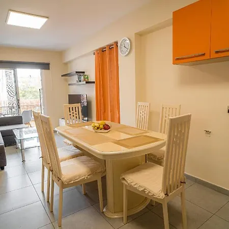 Mezzarina شقة أيا نابا